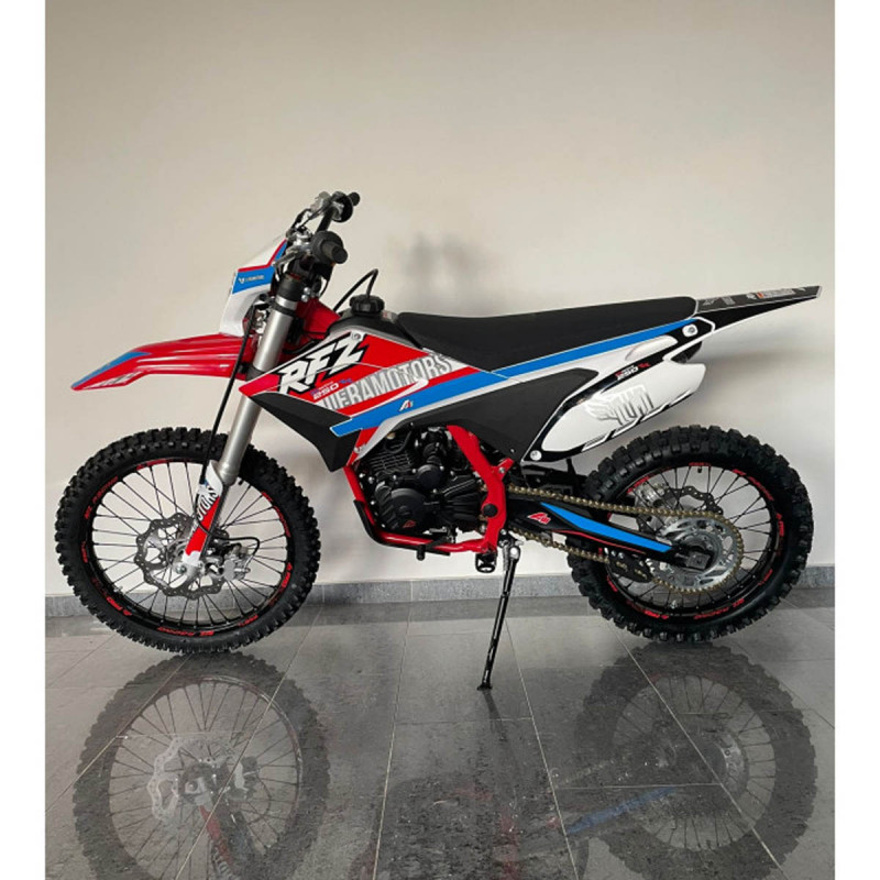 Мощный питбайк Apollo Thunder 250 для сложных трасс