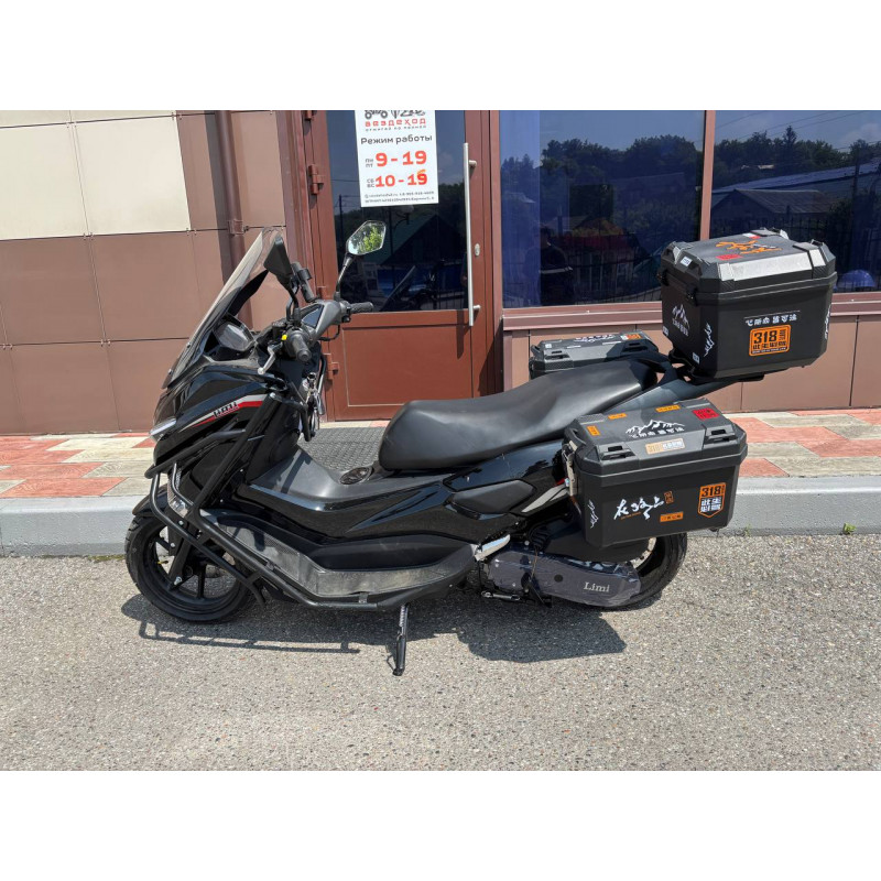 Скутер AYD motors 180 (50сс)